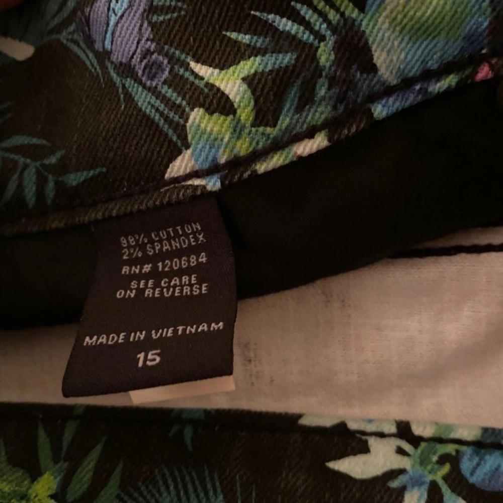 NWT DISNEY WOMENS STITCH SHORTS - Picture 6 of 6